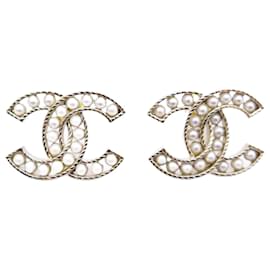 Chanel-NINE EARRINGS CHANEL LOGO CC & PEARLS AB6959 DORE NEW EARRINGS 2021-Golden