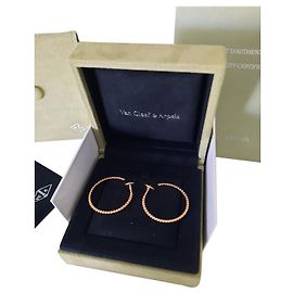 Van Cleef & Arpels Pendientes aro perlée con cuentas doradas, Modelo pequeño, En oro rosa. Dorado