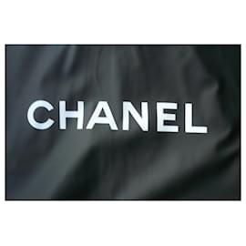 Chanel-CHANEL Copri abiti da viaggio in tela impermeabile in ottime condizioni-Nero