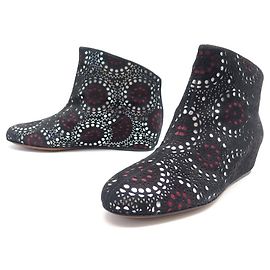 Alaïa NEUF CHAUSSURES ALAIA BOTTINES MOTIF ROSACE EN DAIM 37.5 LASER CUT BOOTS Multicolore