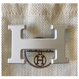 Hermès H 5382 Grau
