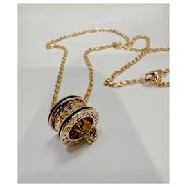 Bulgari-B.Zero1 Collana con ciondolo Rock in 18 kt in oro rosa con borchie e inserti in ceramica nera-Gold hardware