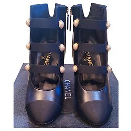 Chanel Bottines Boutons Perles Noir