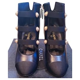Chanel-Botas de tornozelo com botões de pérola-Preto
