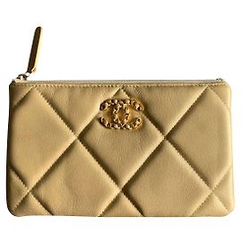 Chanel 19 Pochette en Cuir Doré Doré