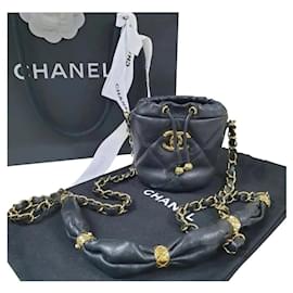Chanel-CHANEL Pochette seau en cuir de veau noir & métal doré-Noir