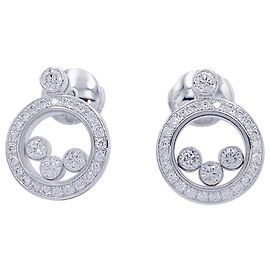 Boucles d'oreilles Chopard, "Happy Diamonds" en or blanc, diamants. Autre