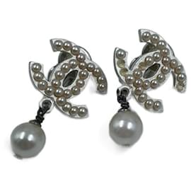 Chanel-Silver Chanel CC Earrings-Silvery