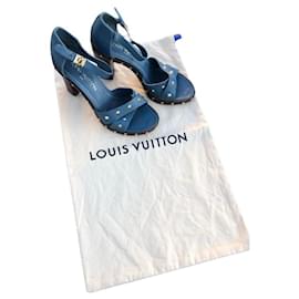 Louis Vuitton-Scarpe con tacco alto blu realizzate in pelle Suhali da LV-Blu