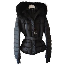 MONCLER BEVERLEY SHORT DOWN JACKET Black