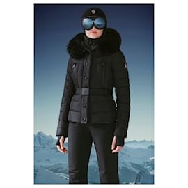 Moncler-JAQUETA CURTA MONCLER BEVERLEY-Preto