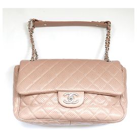 Bolsa Chanel Bege Couro Perfurado Classique Flap Bege