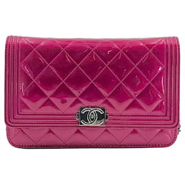 Chanel-Chanel Boy WoC bag in fuchsia patent leather-Pink