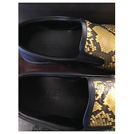 Gucci-sapatos masculinos de couro Python-Preto,Amarelo