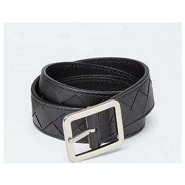 Bottega Veneta Belt in a blown-up intreccio weave Black