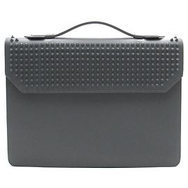 Christian Louboutin Pasta de couro cravejada Cinza