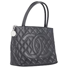 Chanel-Bolsa Medalhão Chanel em Couro Caviar Preto-Preto