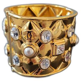 Bracelete Chanel Dourado com Strass e Pérolas Falsas Dourado