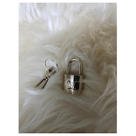 Louis Vuitton-Louis Vuitton padlock-Golden
