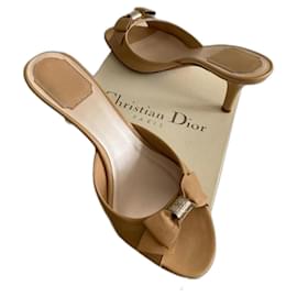 Mules Dior em couro bege Bege