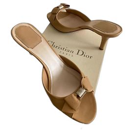 Mules Dior en cuir beige Beige