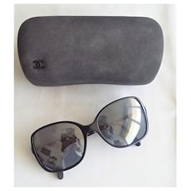 Chanel-Vintage Carrées - Chain temples/grey leather with slight mirror effect of the lenses-Black,Grey,Dark grey