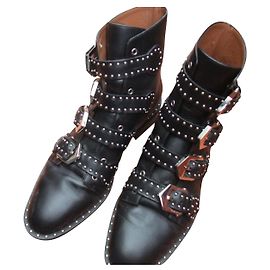 Givenchy Elegant Studded Ankle Boots Black Leather Black