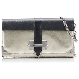 Cartera Prada Cahier Plateada Con Cadena Plata