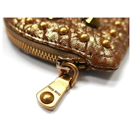 Miu Miu-Portamonete Miu Miu a forma di cuore con borchie oro-D'oro