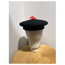 Chanel-Sombreros-Negro,Roja