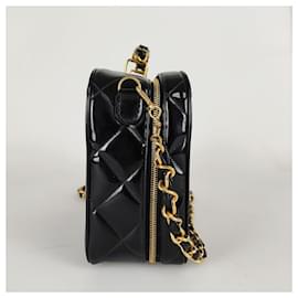 Chanel-Chanel Vanity shoulder bag in patent matelassé leather-Black