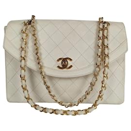 Chanel-Chanel bag Classica Timeless Matelassè single flap in white leather-White