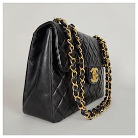 Chanel-Chanel bag Timeless Maxi Jumbo Turn Lock in black leather-Black