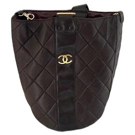 Mochila Chanel em couro acolchoado marrom escuro Castanho escuro