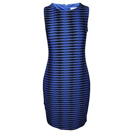 Calvin Klein Schmal geschnittenes Kleid mit blauem Druck Blau