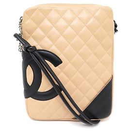NOVA BOLSA CHANEL CAMBON BESACE LOGO CC BANDOULIERE EM COURO ACOLCHOADO Bege