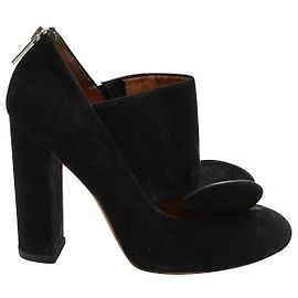 Marc by Marc Jacobs Suede block heel pumps with butterfly front Black