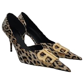 Balenciaga-Balenciaga BB pumps in leopard patent leather-Beige