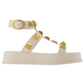 Sandália Roman Stud - Valentino Garavani - Marfim - Couro Branco