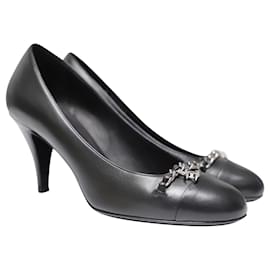 Chanel-Timeless Chanel CC Logo Chain Charm Pumps in Black Lambskin Leather-Black