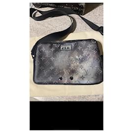 Louis Vuitton-ALPHA  MESSENGER GALAXY-Noir