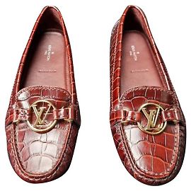 Bailarinas Louis Vuitton de charol rojo oscuro Burdeos