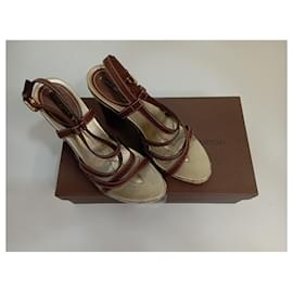 Louis Vuitton-Des sandales-Marron
