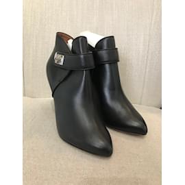 Givenchy-GIVENCHY  Ankle boots T.eu 36.5 Leather-Black