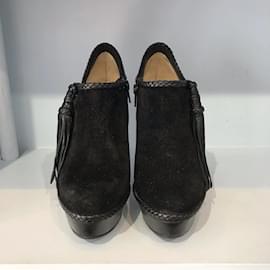 Christian Louboutin-CHRISTIAN LOUBOUTIN  Ankle boots T.eu 38.5 Suede-Black