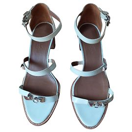 Sandálias Hermès de couro cor eggshell Fora de branco
