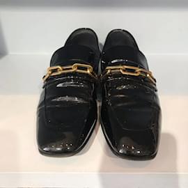 Second hand Burberry luxury shoes - Joli Closet