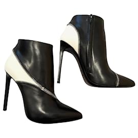 Saint Laurent-Classic Paris 110 Zip Ankle Boot In Black Ivory Leather-Black,White