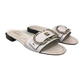 SALVATORE FERRAGAMO Sandales T.UE 37.5 cuir de vachette Beige