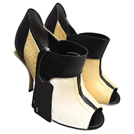 Fendi-FENDI  Ankle boots T.eu 38 Exotic leathers-Yellow